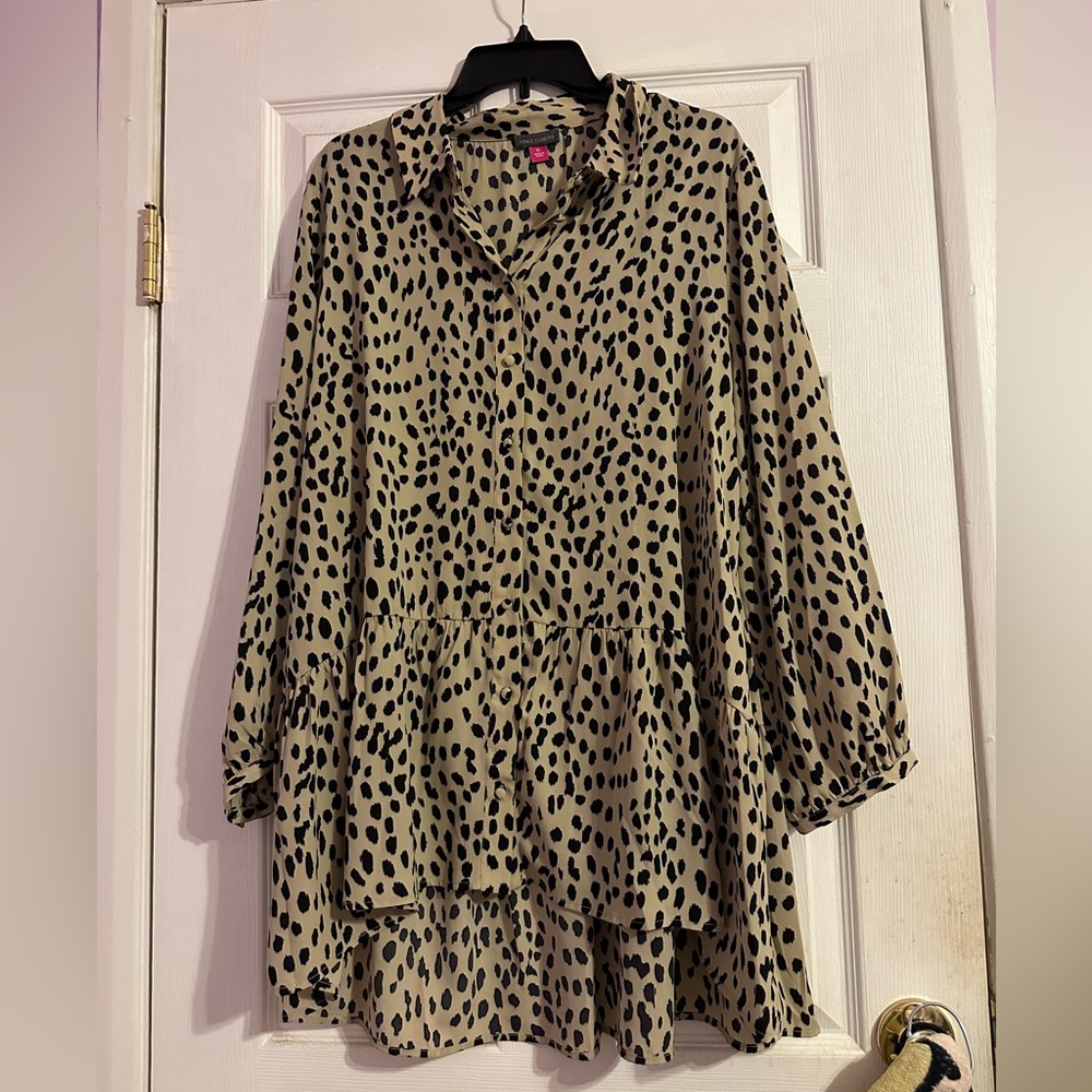 Vince camuto spotted tunic